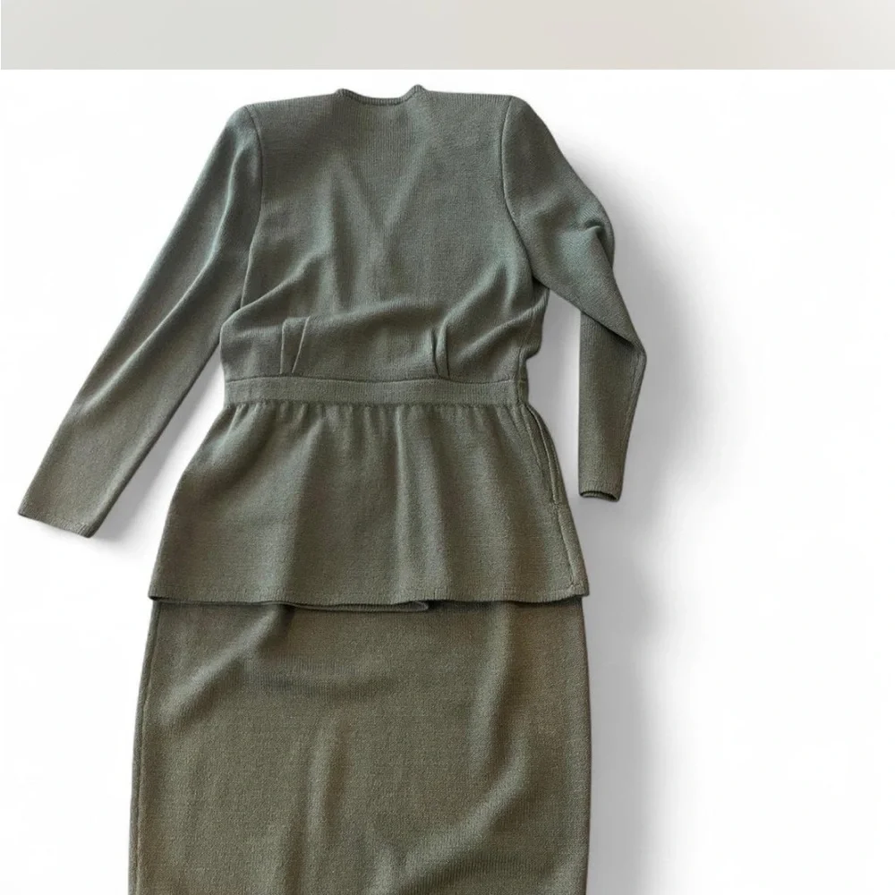 St. John knit sweater and skirt set in good condition